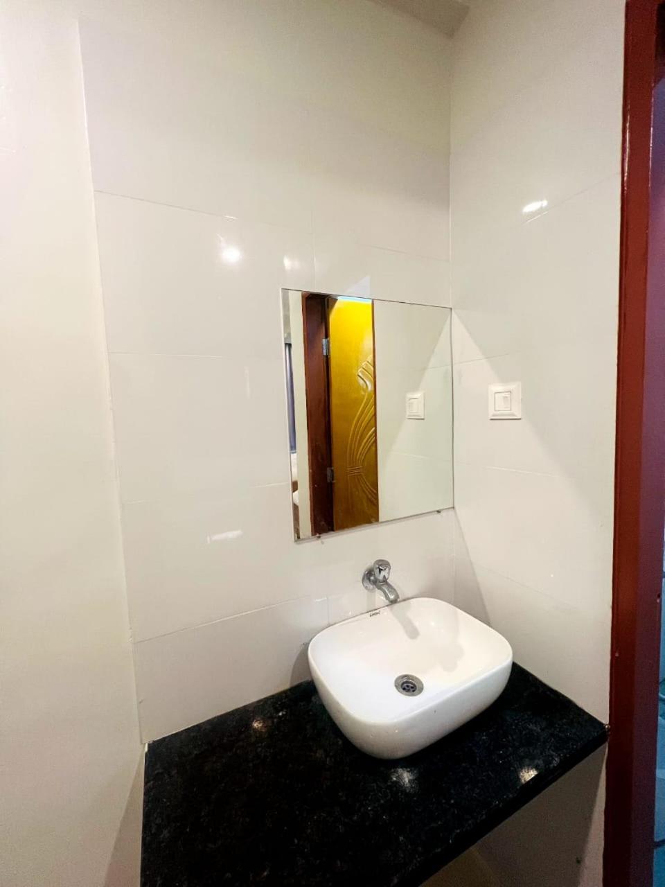 Hotel Sai Smruti Shirdi Luaran gambar
